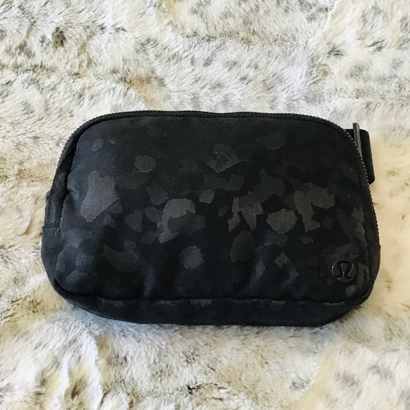 LULULEMON Fragment Camo Jacquard Everywhere Belt Bag EUC - Picture 8 of 8